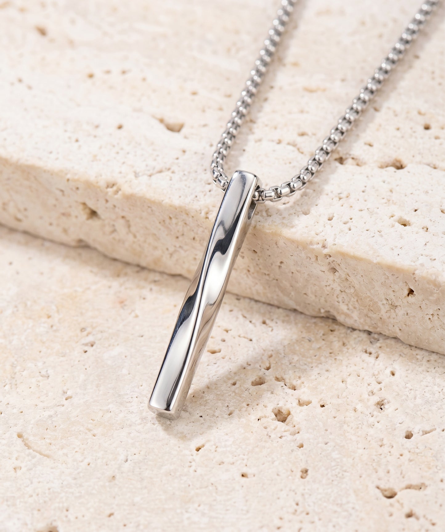 Pico Bar Necklace