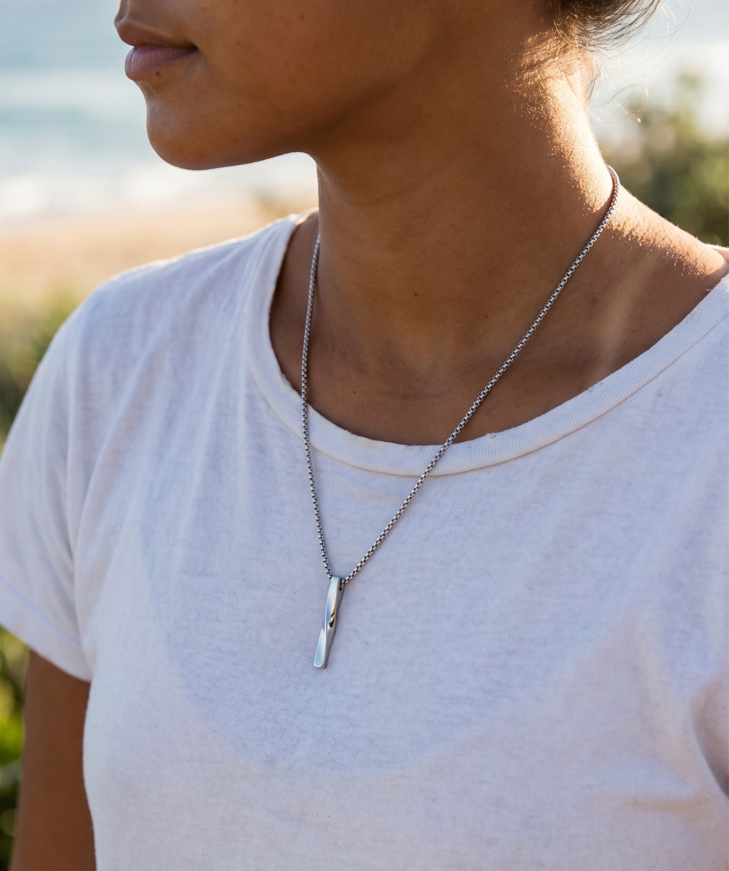 Pico Bar Necklace